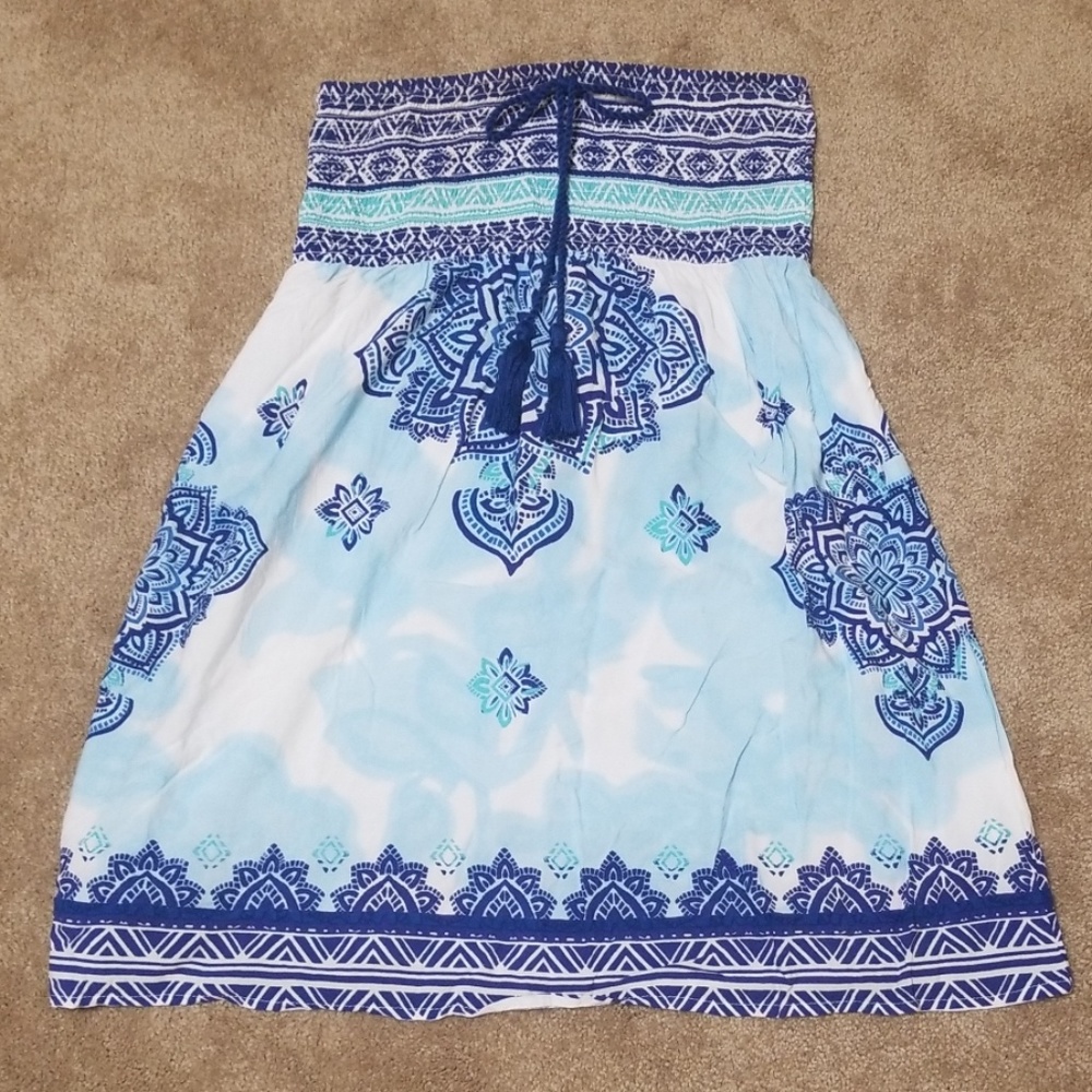 Blue and white tube top